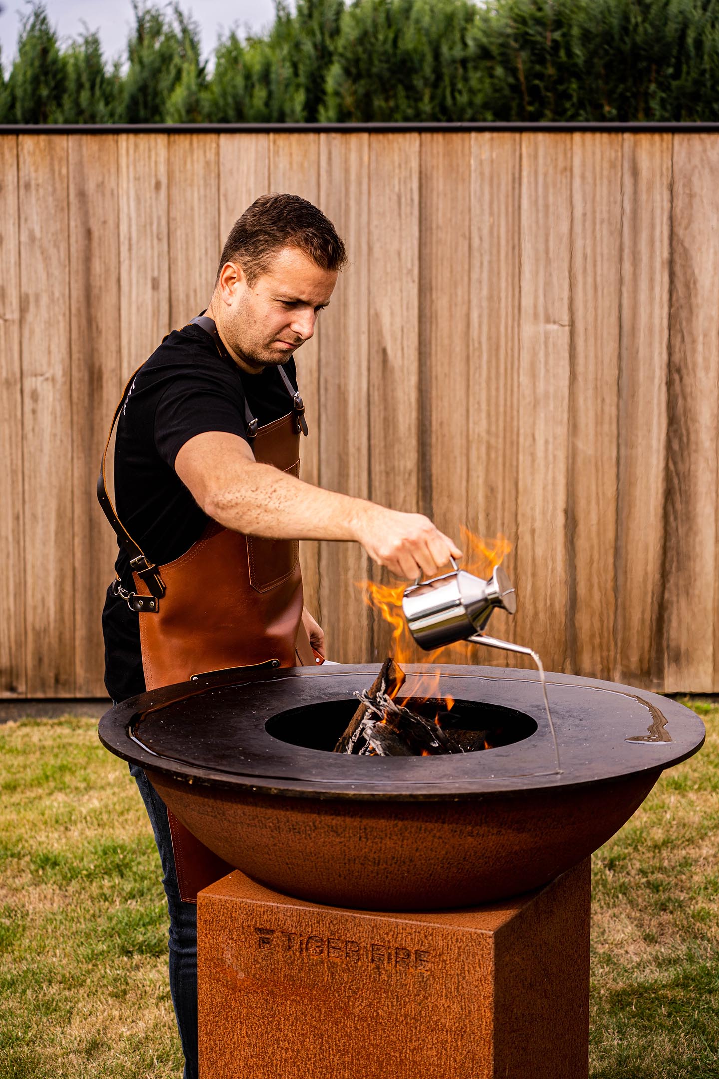 TiGER FiRE Leather apron cognac - one size