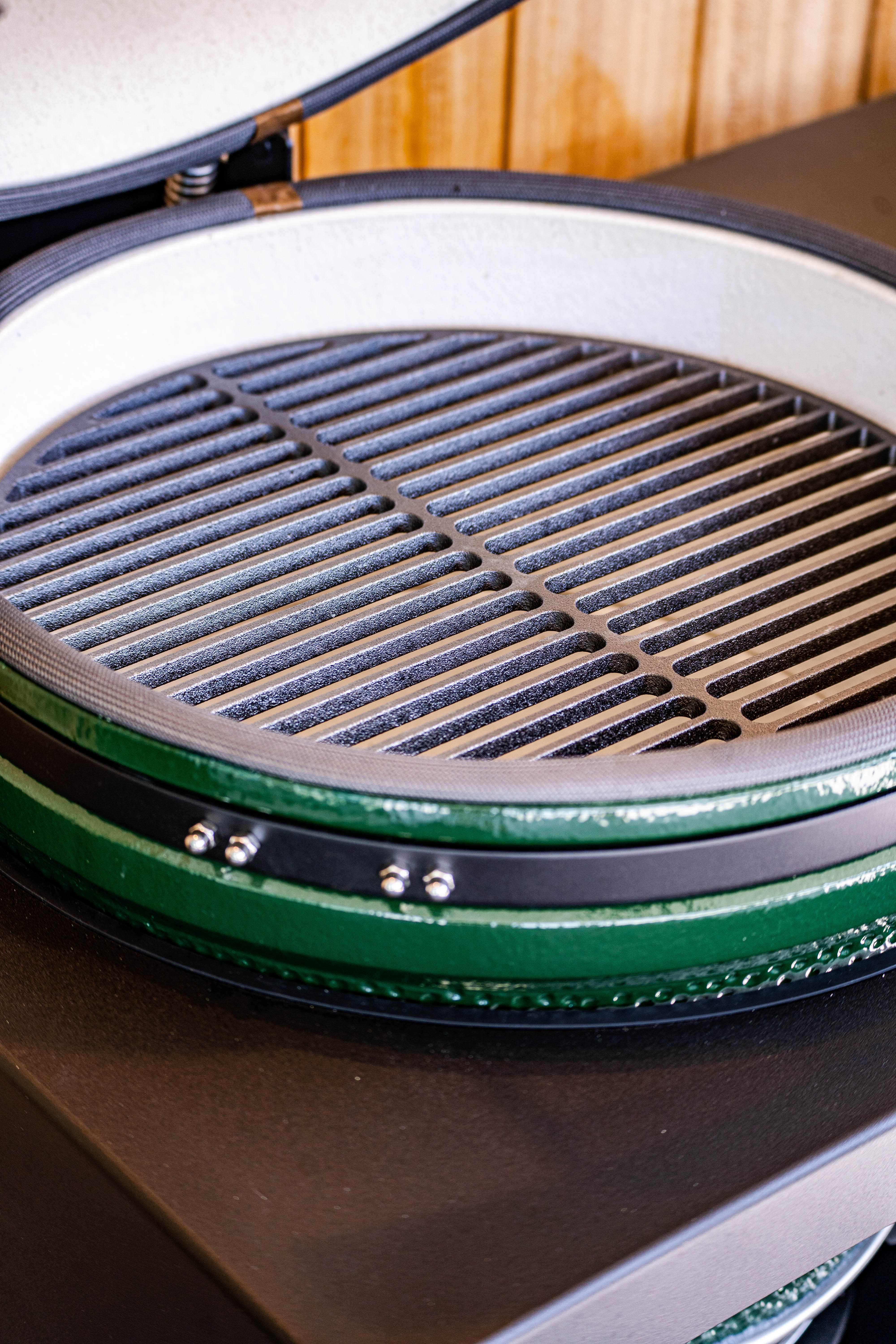 Cast iron grill Kamado